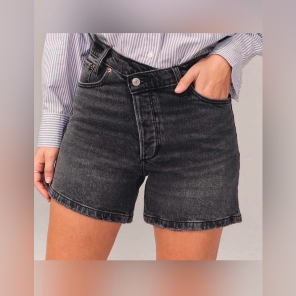 Abercrombie & Fitch The Dad Short Asymmetrical Front Hi-Rise Faded Black Sz. 27